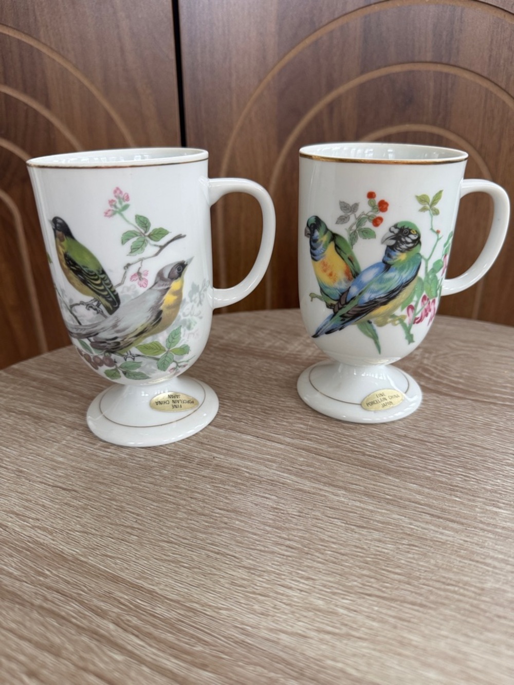 Vintage Porcelain Bird-Print Pedestal Mugs in White with Gold Trim 1970’s - Picture 1 of 4
